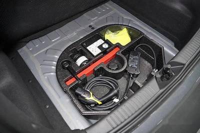 云度π3 E-Shock曜越版震撼上市，補貼后11.98萬元，引領小型電動SUV新風尚